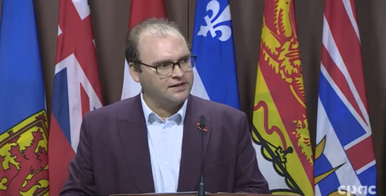 Conférence de presse : Les communistes exigent la fin de l’économie de guerre