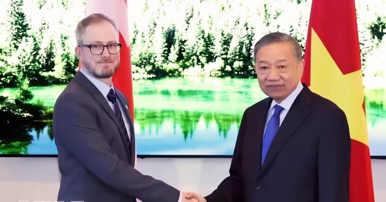 Le PC du Canada rencontre le secrétaire général du PC du Vietnam